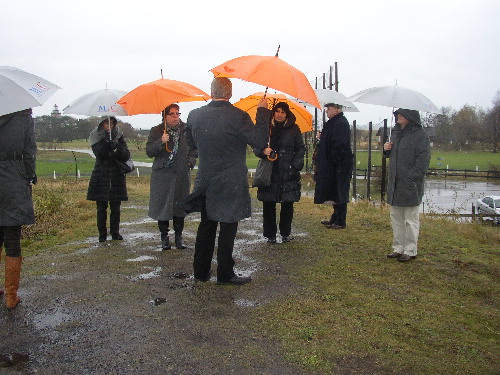 Photo ETCAATS team with umbrellas